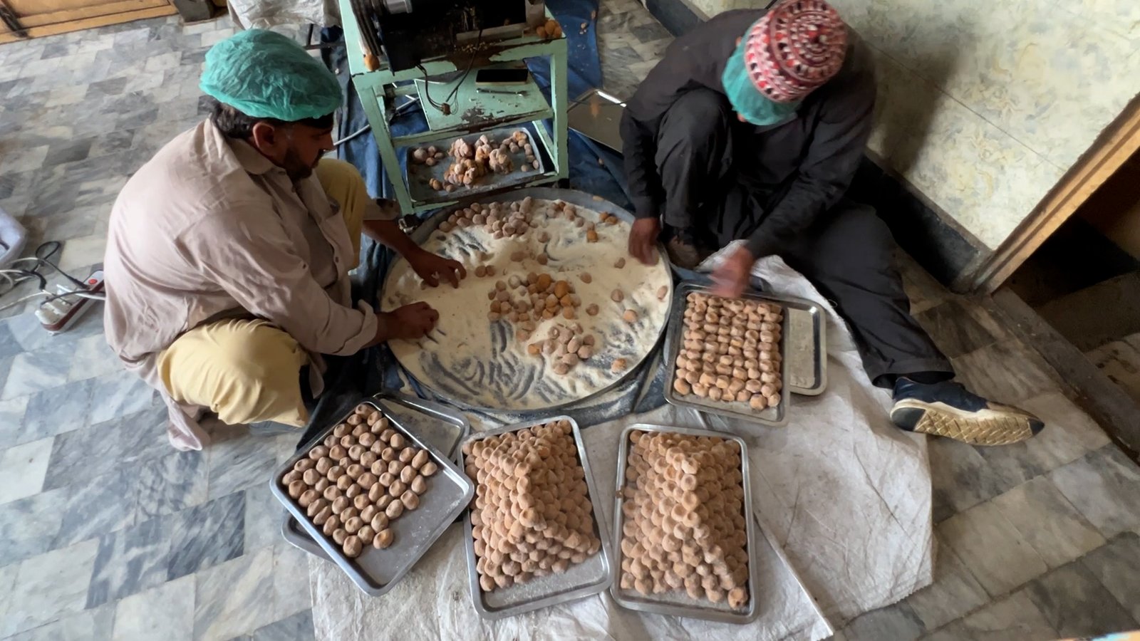 مردان کا بدایونی پیڑا : ‘ملکہ الزبتھ پیڑا چکھ کر میرے والد کو برطانیہ لے جانا چاہتی تھیں’