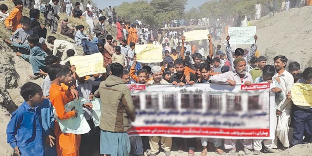 کیلاش کولہی قتل: قاتلوں کی گرفتاری میں تاخیر کے خلاف بدین میں خواتین سمیت احتجاج