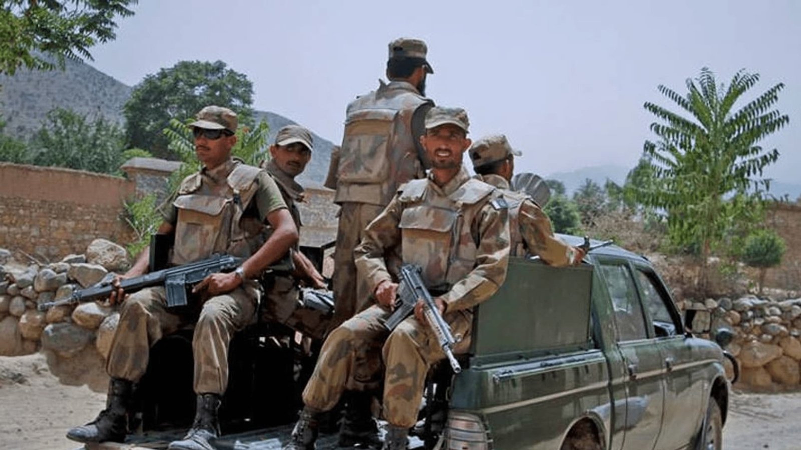 بلوچستان کے کئی شہروں میں حملے ناکام، کم از کم 37 عسکریت پسند، حکومت کا دعویٰ، 10 اہلکاروں کے علاوہ متعدد شہریوں کی ہلاکت کی تصدیق