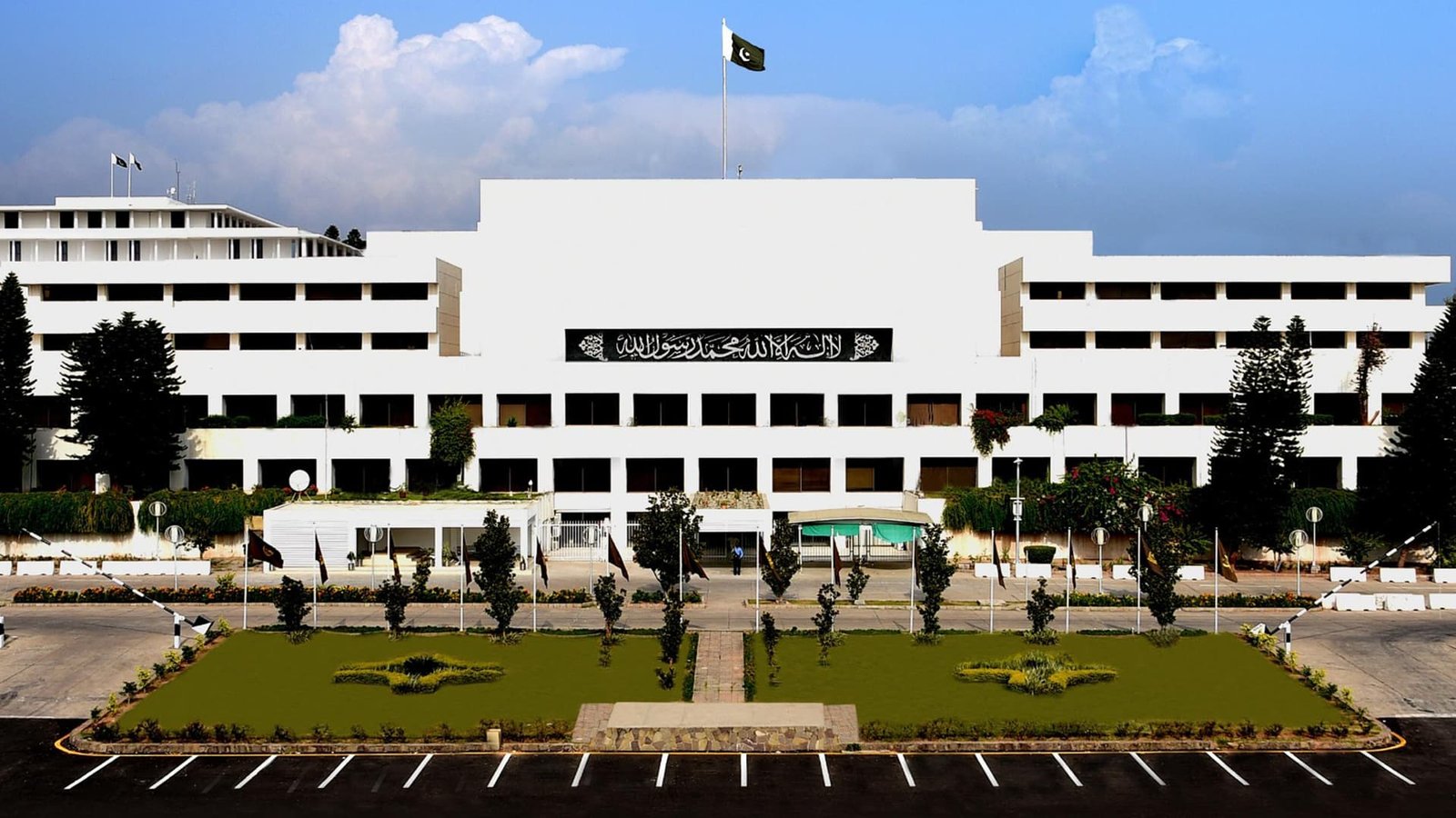 اٹھارہویں ترمیم، صوبوں کی نئی بادشاہتیں اور اسلام آباد کی بے چینی