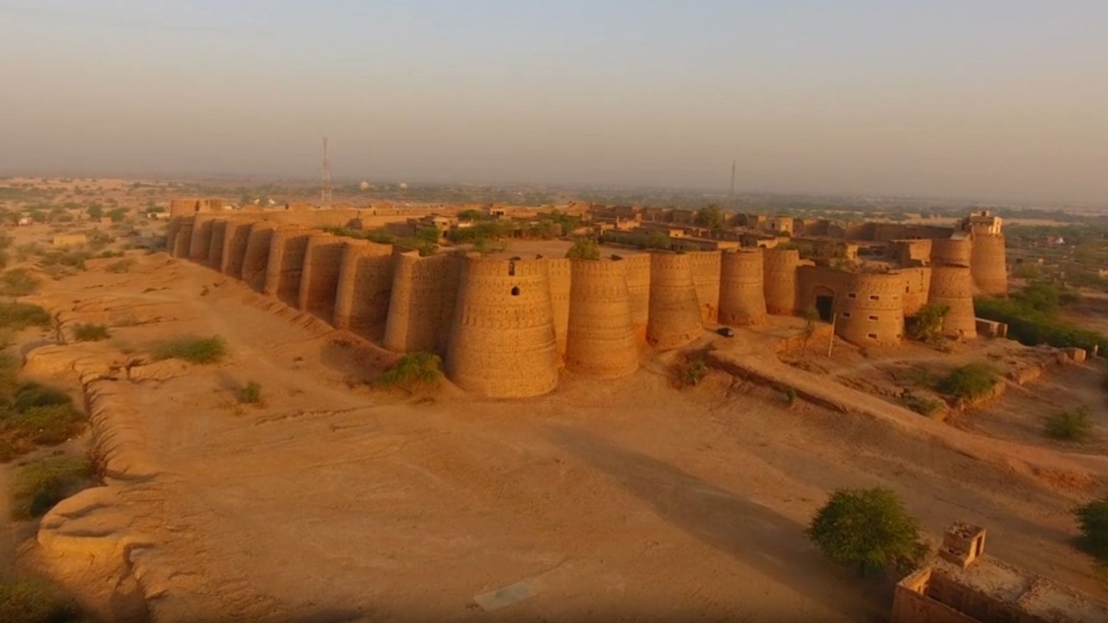 دراوڑ قلعہ: ریت کے سمندر میں کھڑی ایک خاموش سلطنت