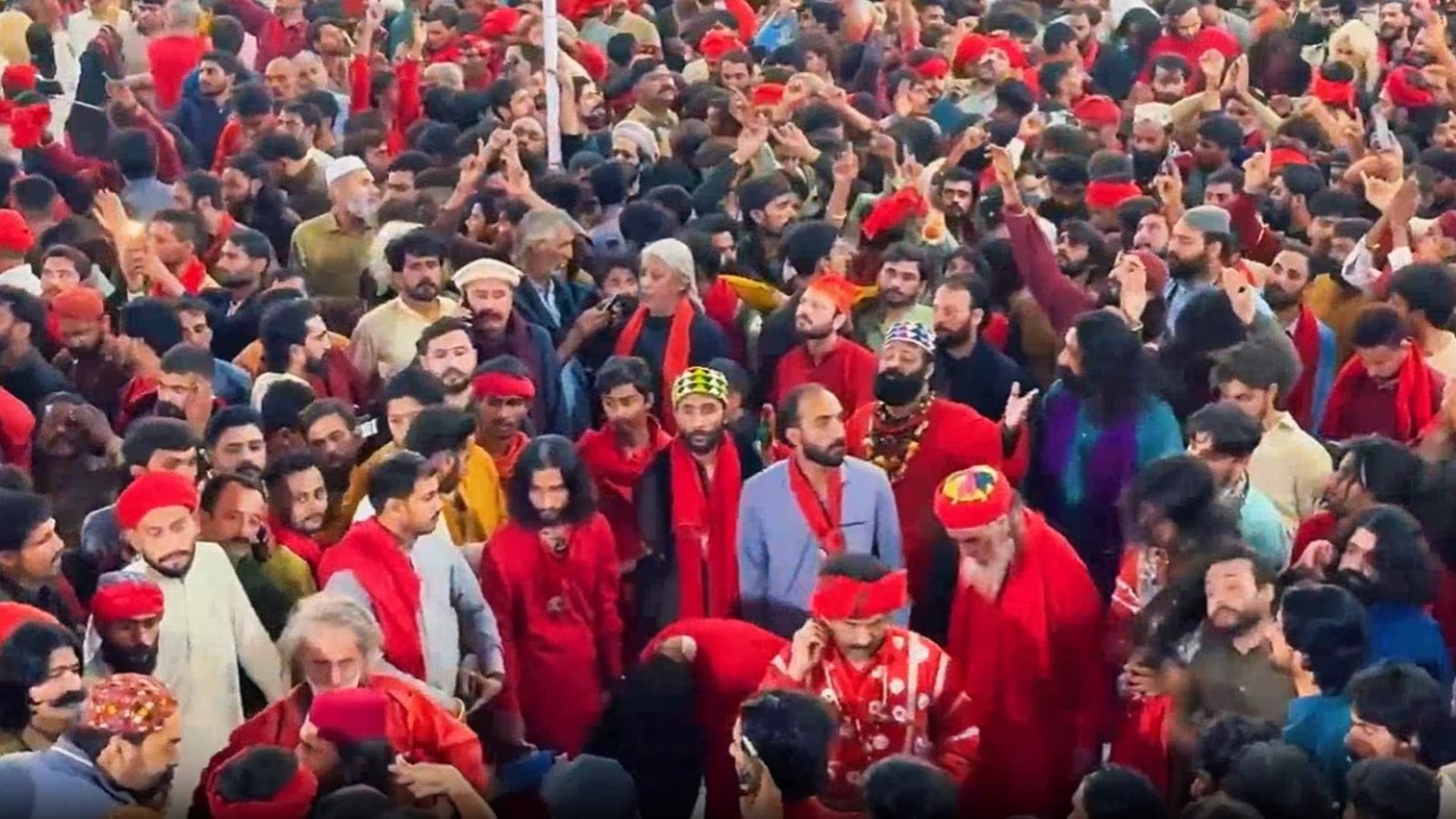 سیہون کی شام اور لعل شہباز قلندر کی مزار پر دھمال کی صدیوں پرانی روایت