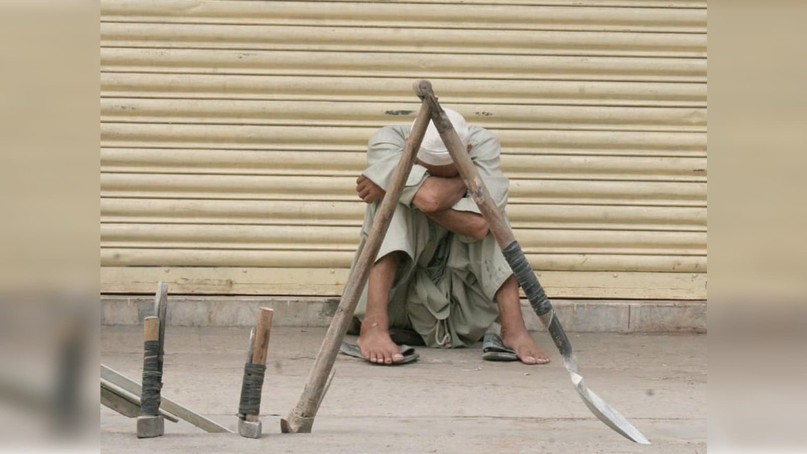لیبر مارکیٹ کا بحران: پاکستان میں بے روزگاری اضافہ: لیبر فورس سروے 2024-25 کے اہم انکشافات