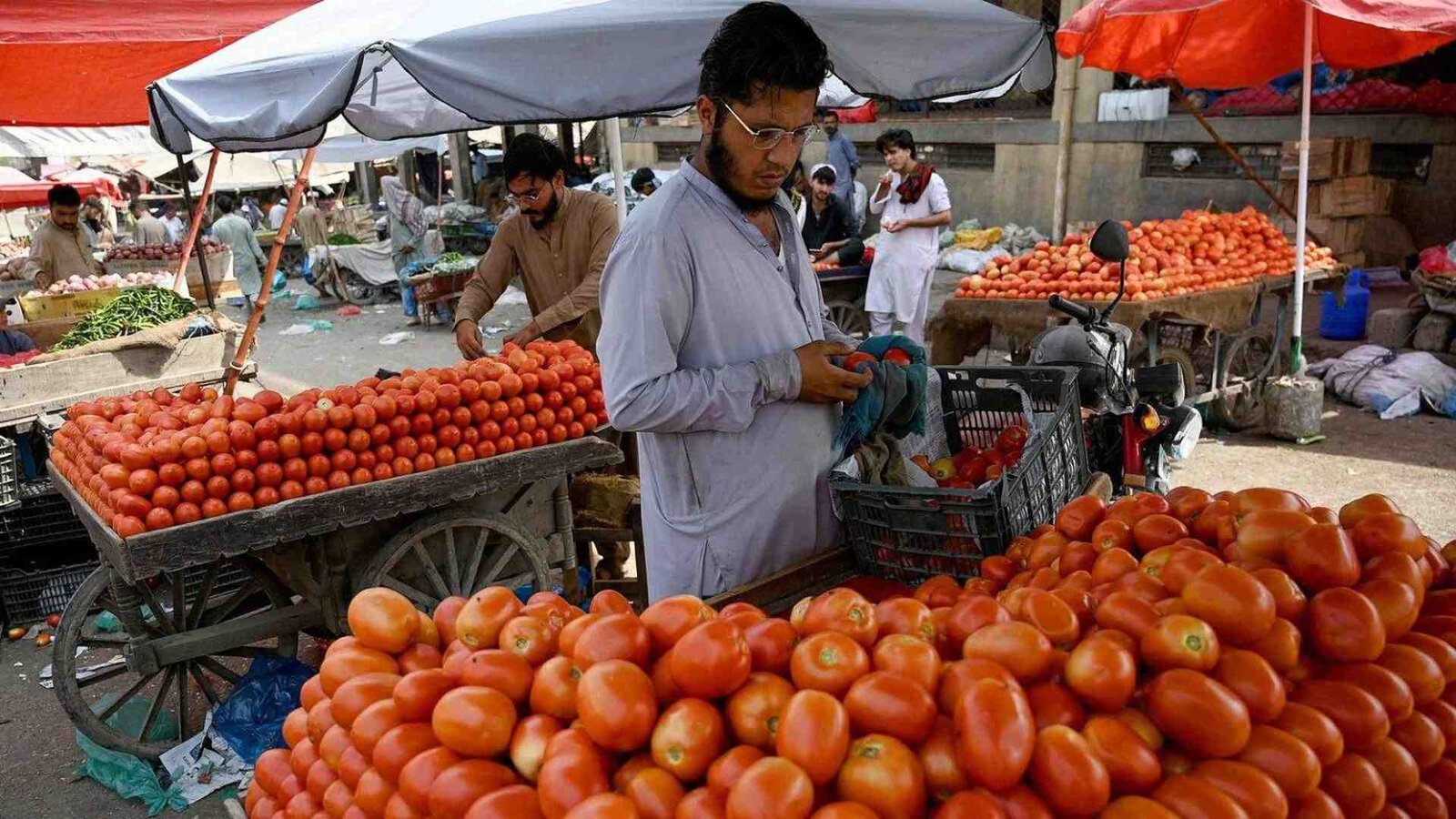 شرح سود میں ایک فیصد کا اضافہ، پیٹرولیم اور غذائی اشیا کی قیمتوں میں اضافے کا امکان