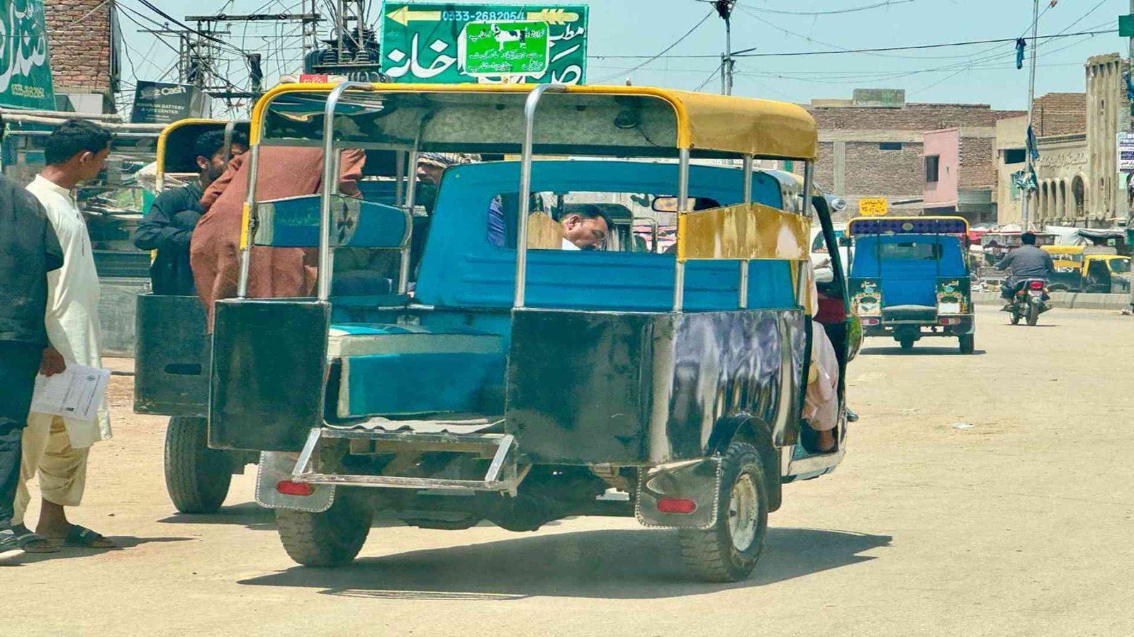 حیدرآباد کے منفرد فور سیٹر رکشوں کی دلچسپ تاریخ، یہ رکشے پاکستان کے کسی اور شہر میں نہیں ملتے۔