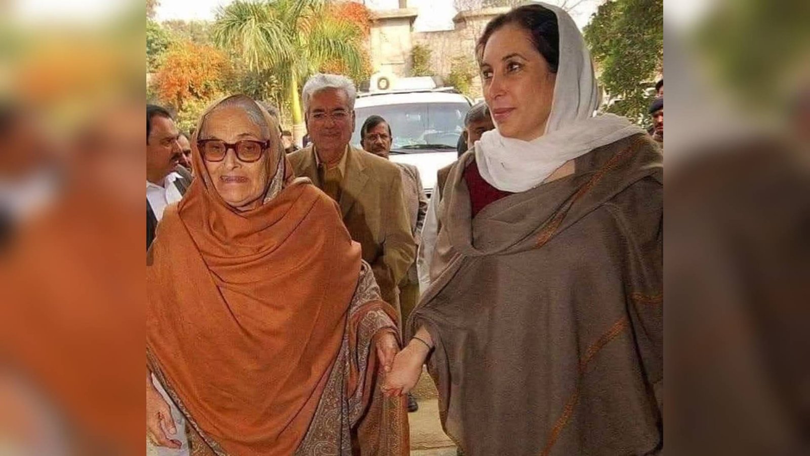 باچا خان کے نظریے سے اسمبلی تک، مردوں کی سیاست میں اپنی الگ پہچان بنانے والی بیگم نسیم ولی خان کی چوتھی برسی