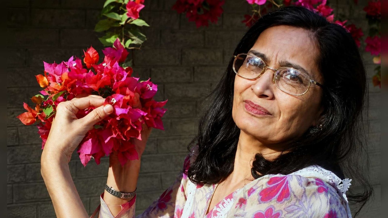 پھلوں، پھولوں کی جینیاتی تبدیلیی کرکے نئے اقسام کی موجد سندھ کی سائنس دان فرزانہ پنہور