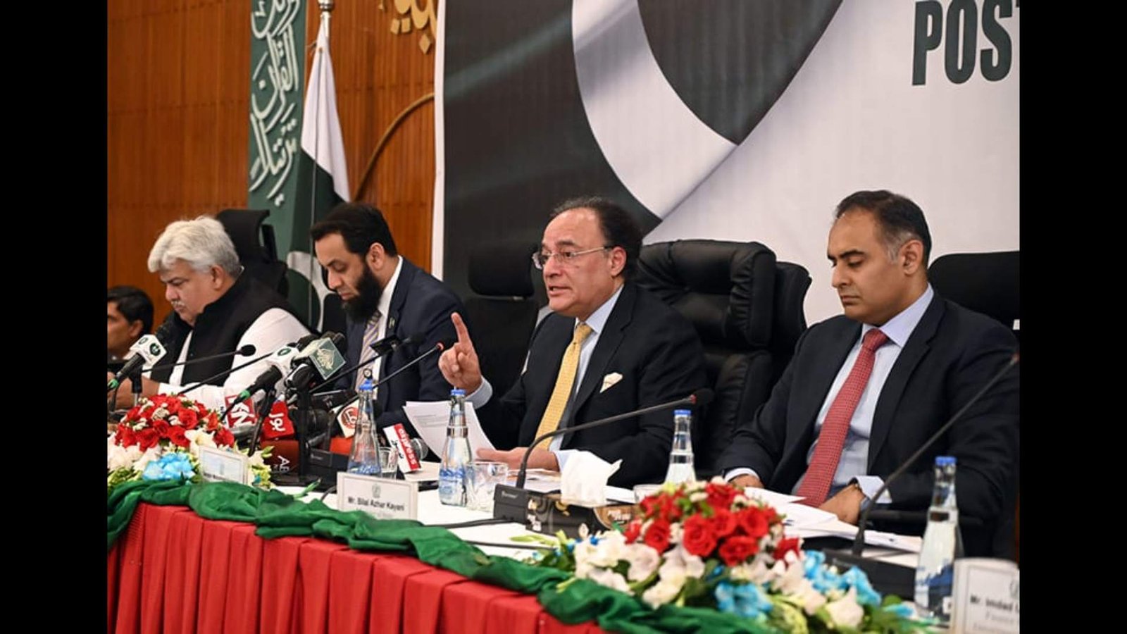 صوبوں کے فنڈز میں کٹوتی آئندہ تین سال تک جاری رہے گی، وزیر خزانہ محمد اورنگزیب