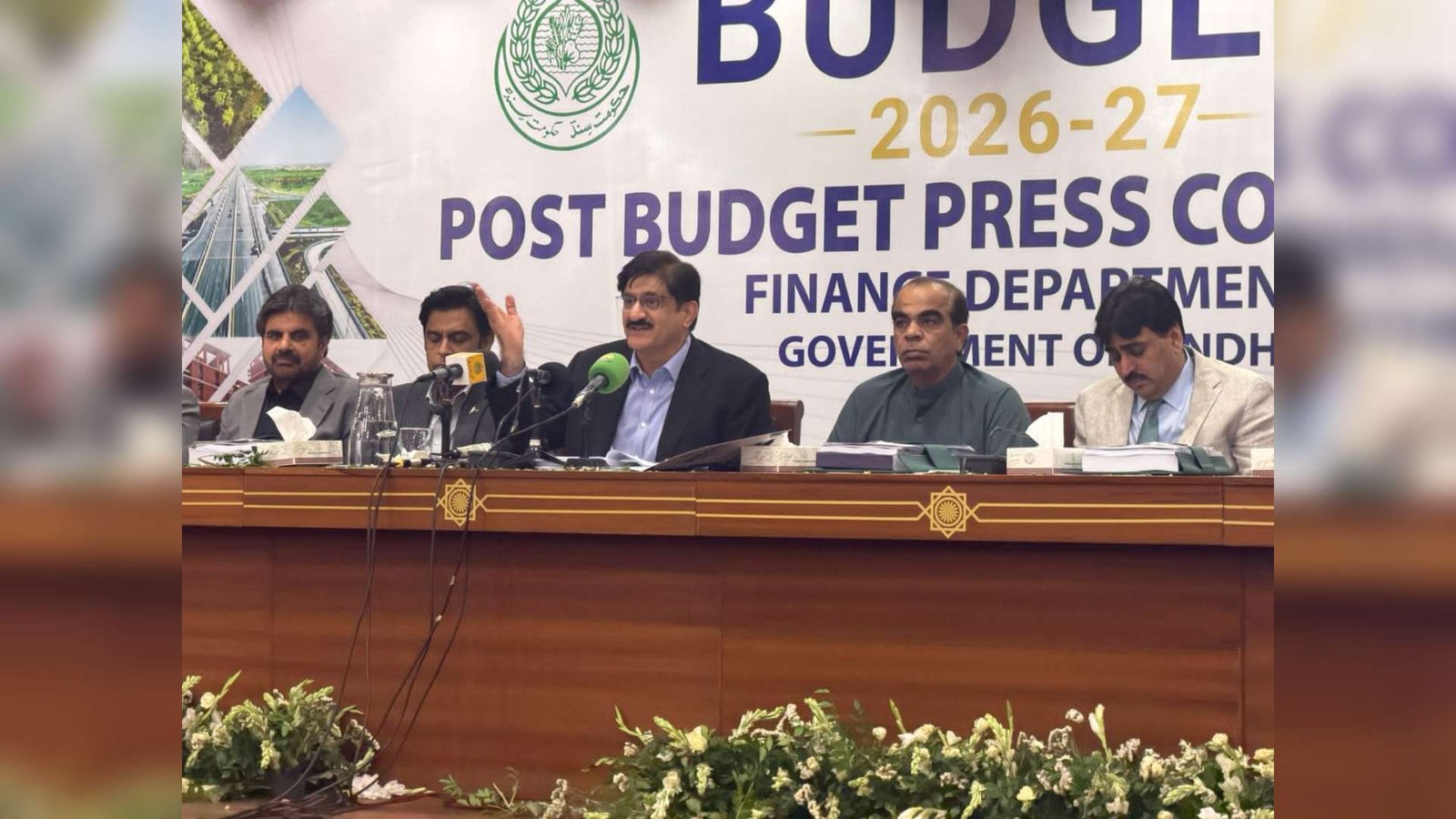 ‘قومی ضروریات’ کے لیے سندھ کے ترقیاتی بجٹ سے 175 ارب روپے وفاق کو دیے: وزیراعلیٰ سندھ مراد علی شاہ