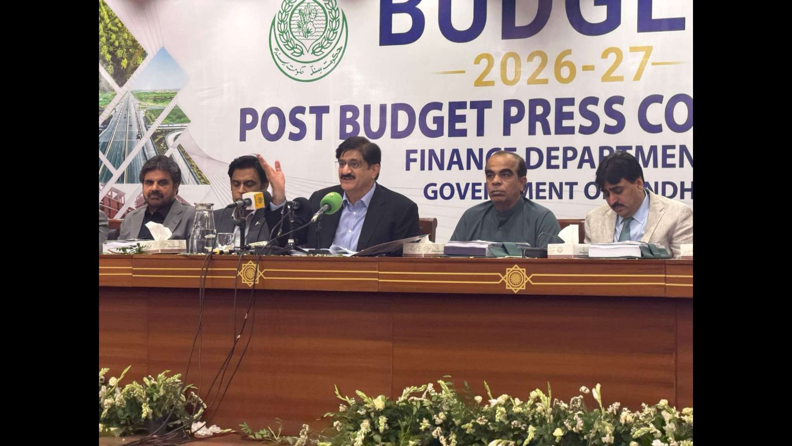 ‘قومی ضروریات’ کے لیے سندھ کے ترقیاتی بجٹ سے 175 ارب روپے وفاق کو دیے: وزیراعلیٰ سندھ مراد علی شاہ