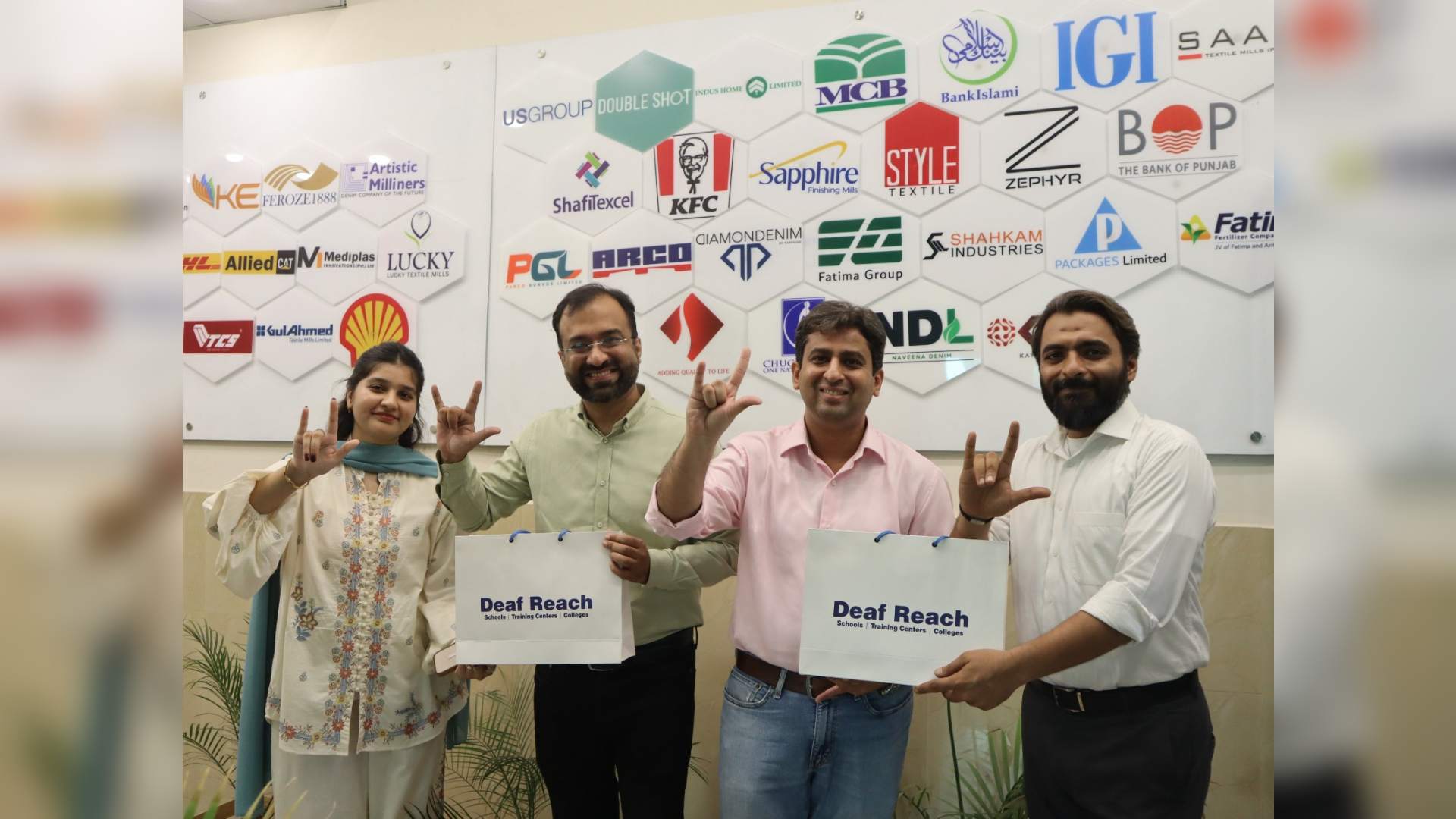 سماعت سے محروم پاکستانی نوجوانوں کے لیے تعلیم اور روزگار کے مواقع بڑھانے تقریب کا انعقاد