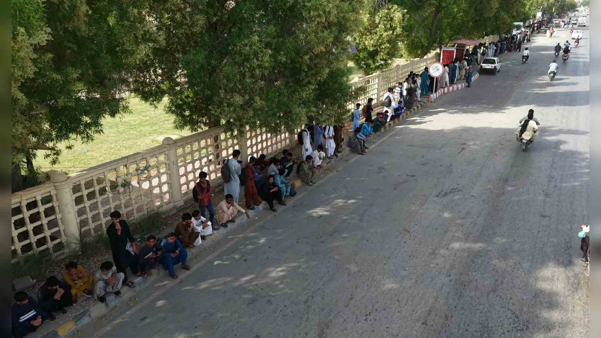 حیدرآباد کی وہ لائبریری جہاں ایک نشست کے لیے بھی نوجوانوں کی لمبی قطار لگتی ہے