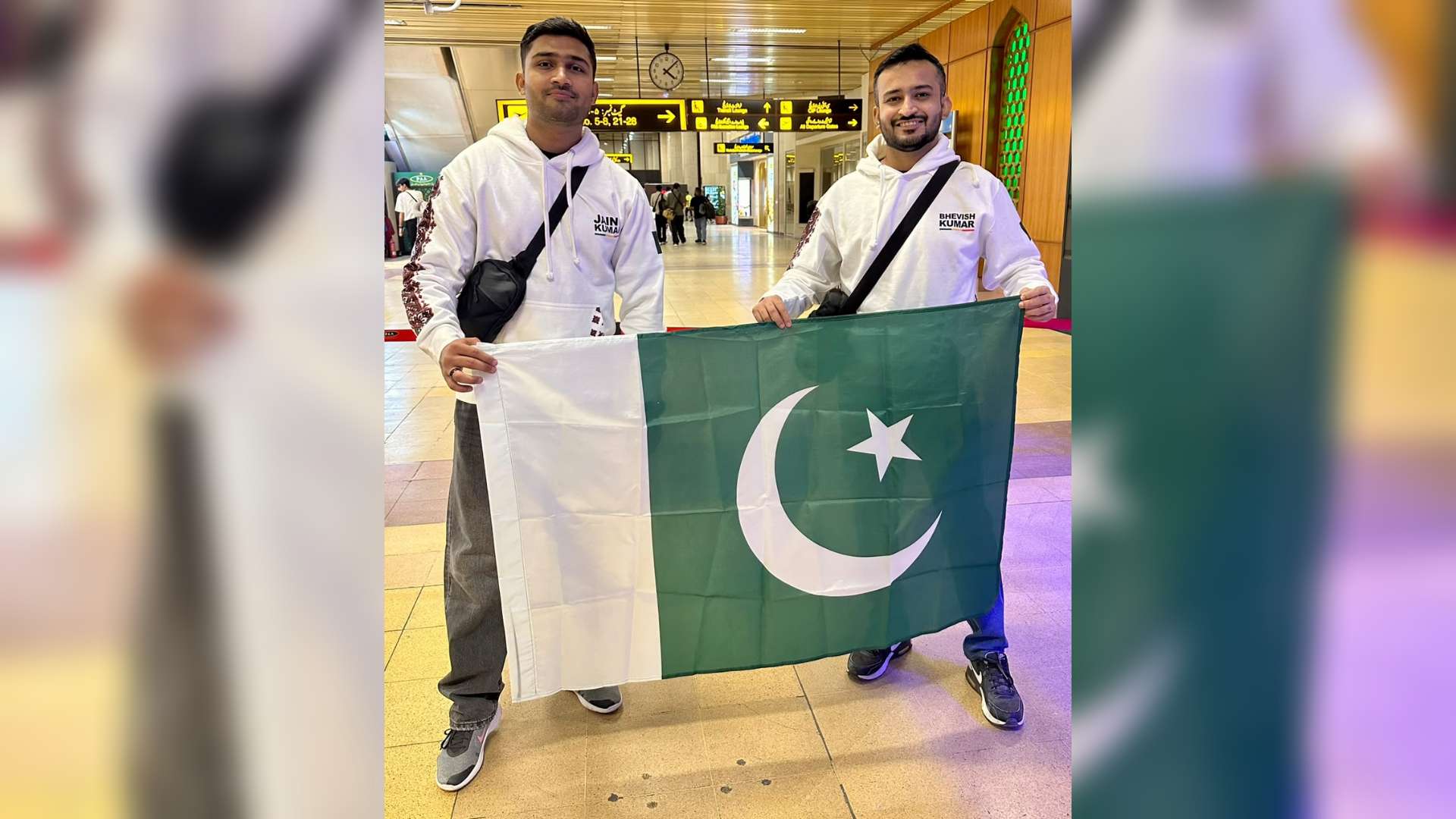 روسی حکام کو اجرک اور سندھی ٹوپی پیش، تھرپارکر کے نوجوانوں کی عالمی فیسٹیول میں پذیرائی