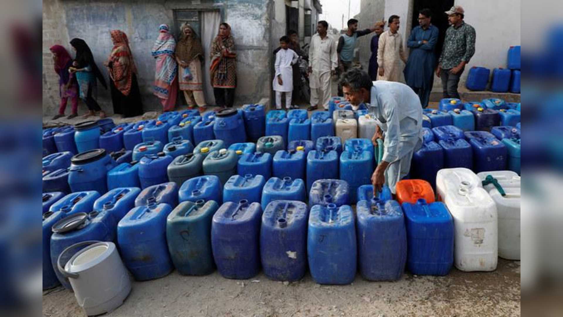 زاویہ: کراچی پیاسا ہے اور کوئی امیر ہو رہا ہے
