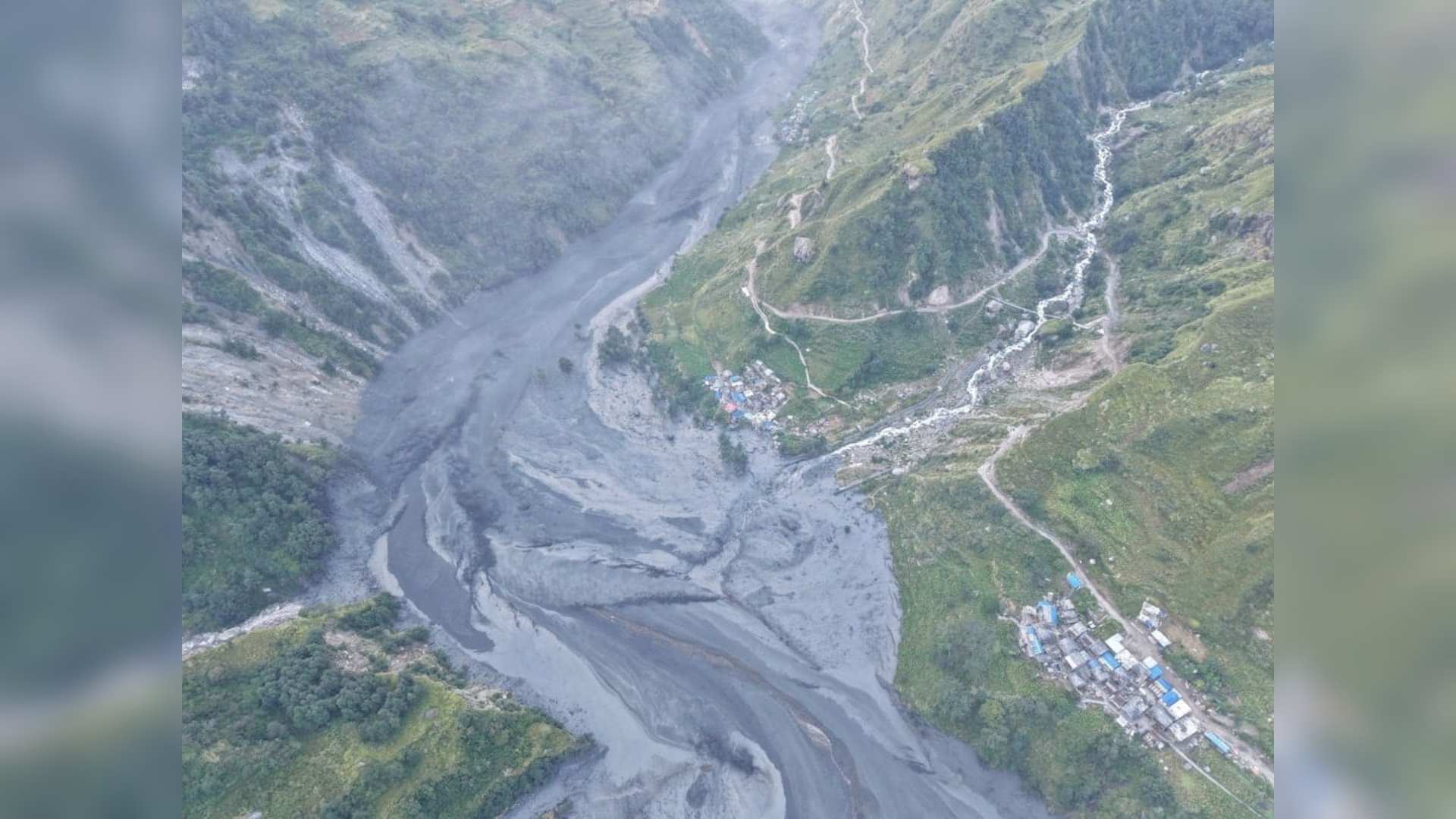 نیپال میں ایک مرتبہ پھر لینڈ سلائیڈنگ اور سیلاب، پانچ افراد لاپتا
